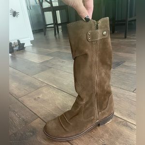MIA suede slouch boots. Size 8.